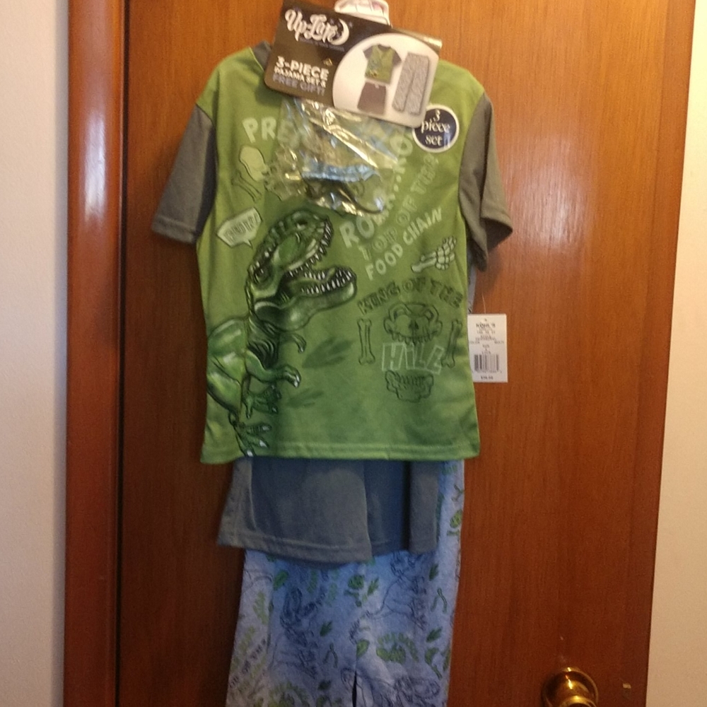 Boys size 6 three piece pajama set